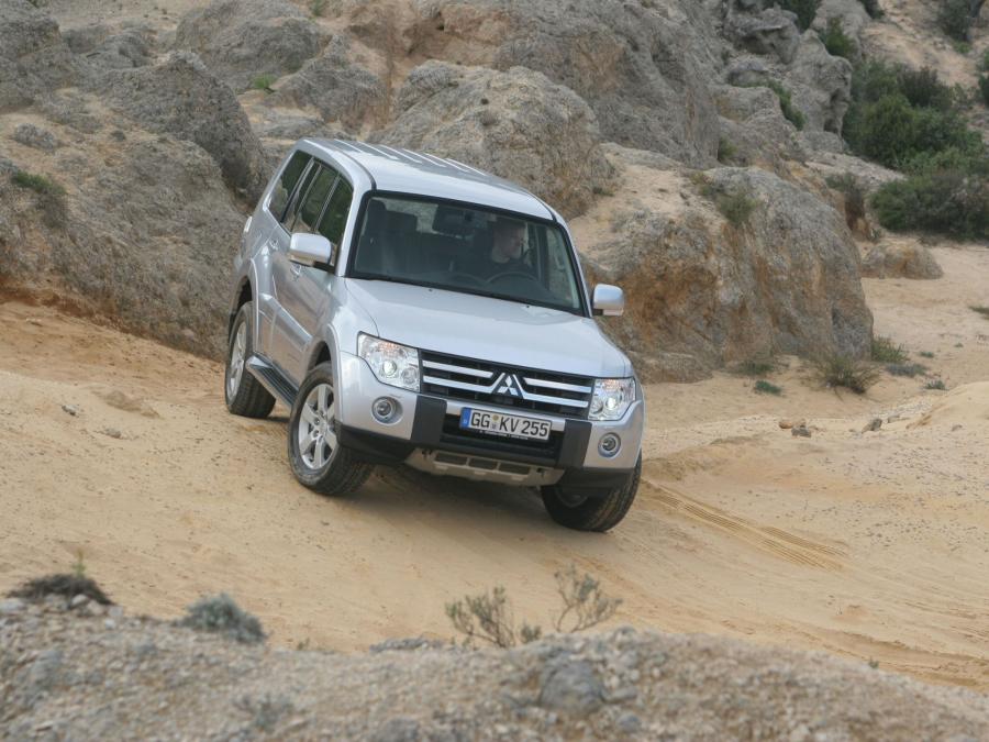 Mitsubishi Pajero 5-Door 2006 года  (фото 28 из 38)